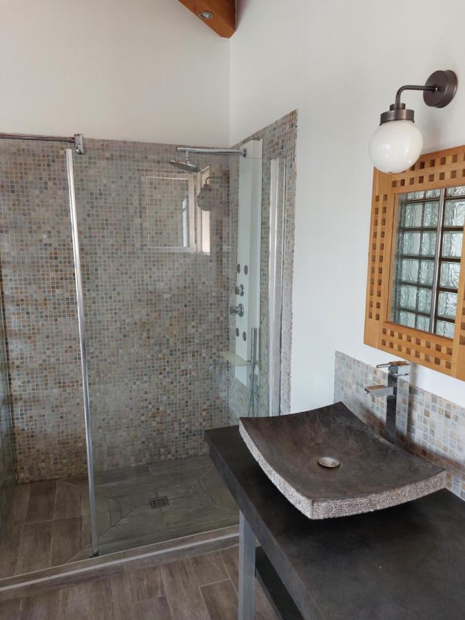 Beautiful Villa With A Stunning View Roujan Exterior photo